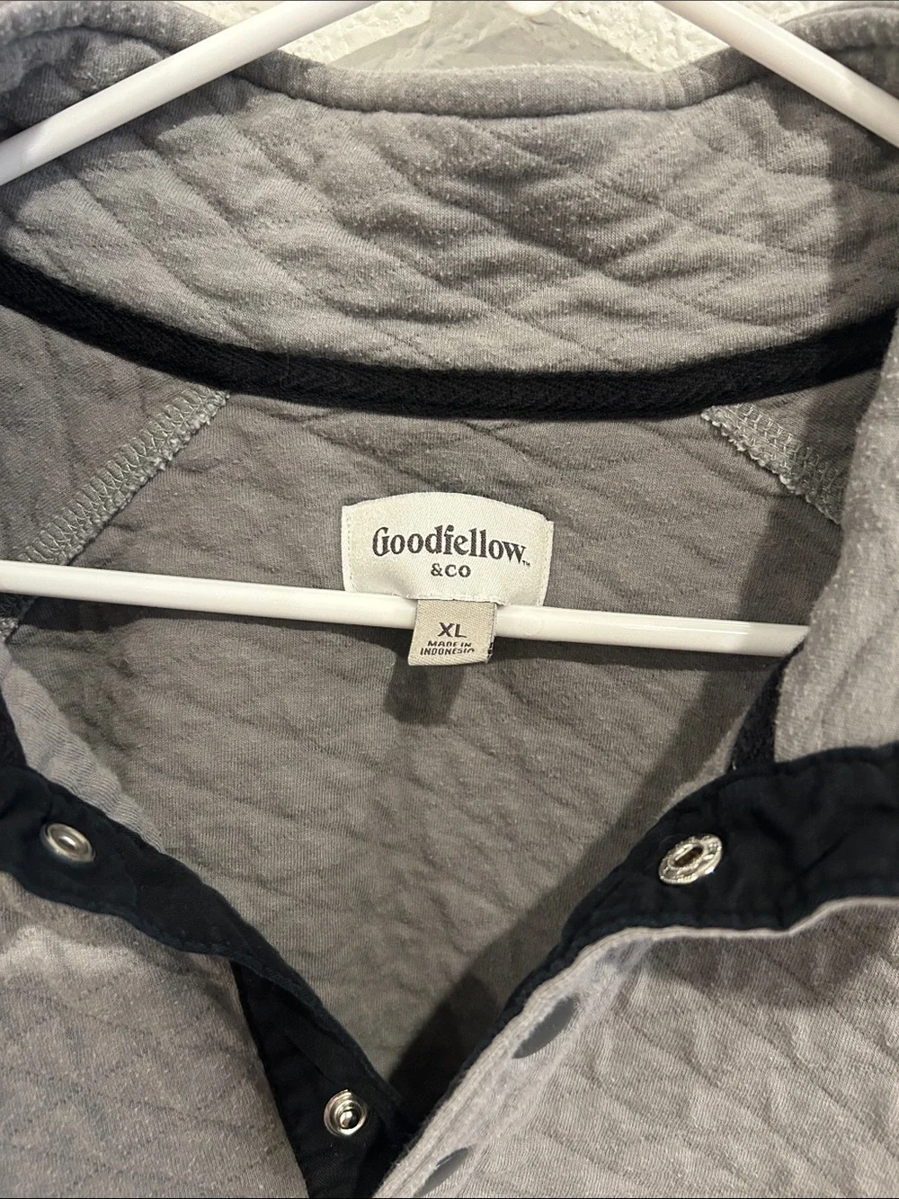 Goodfellow & Co Quilted Grey V‑Neck Snap Pullover